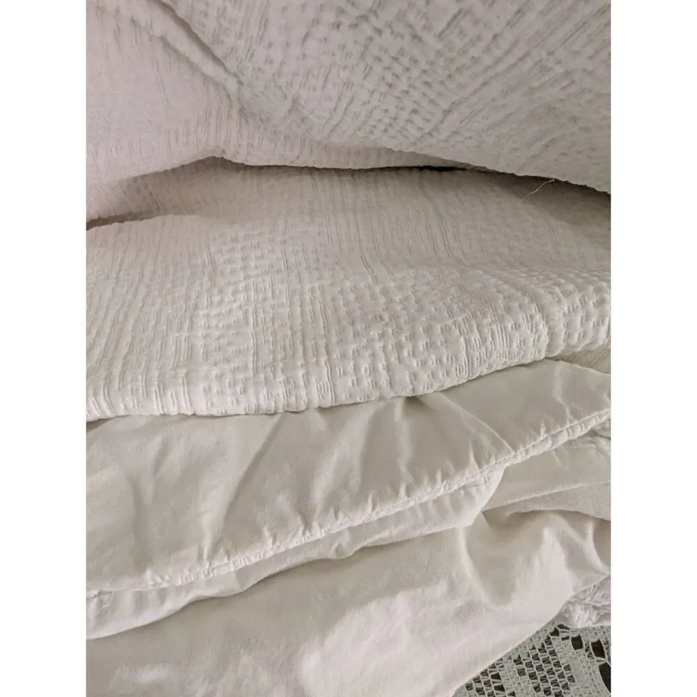 West elm full / queen duvet cover, white color